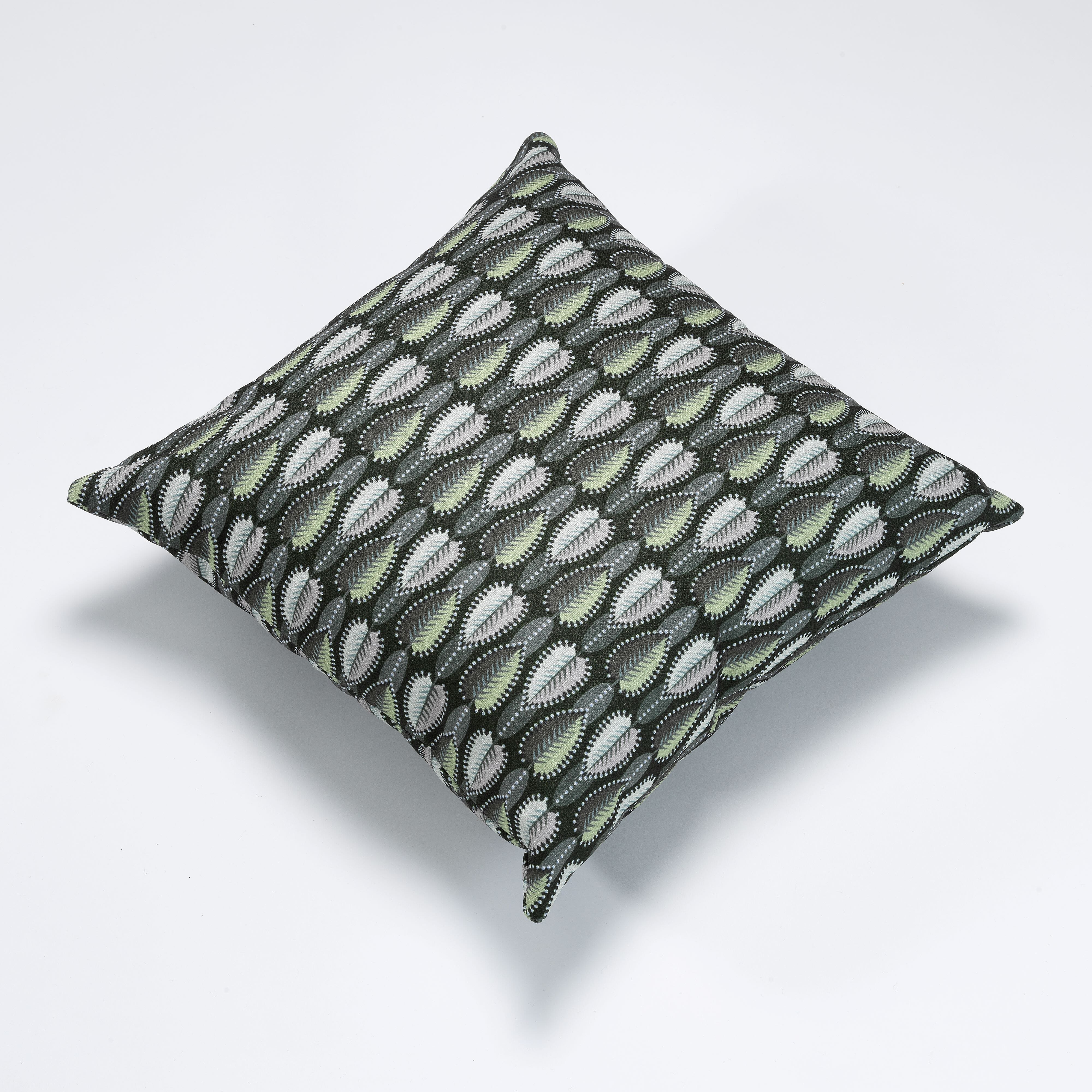 Green-interlocking-leafs