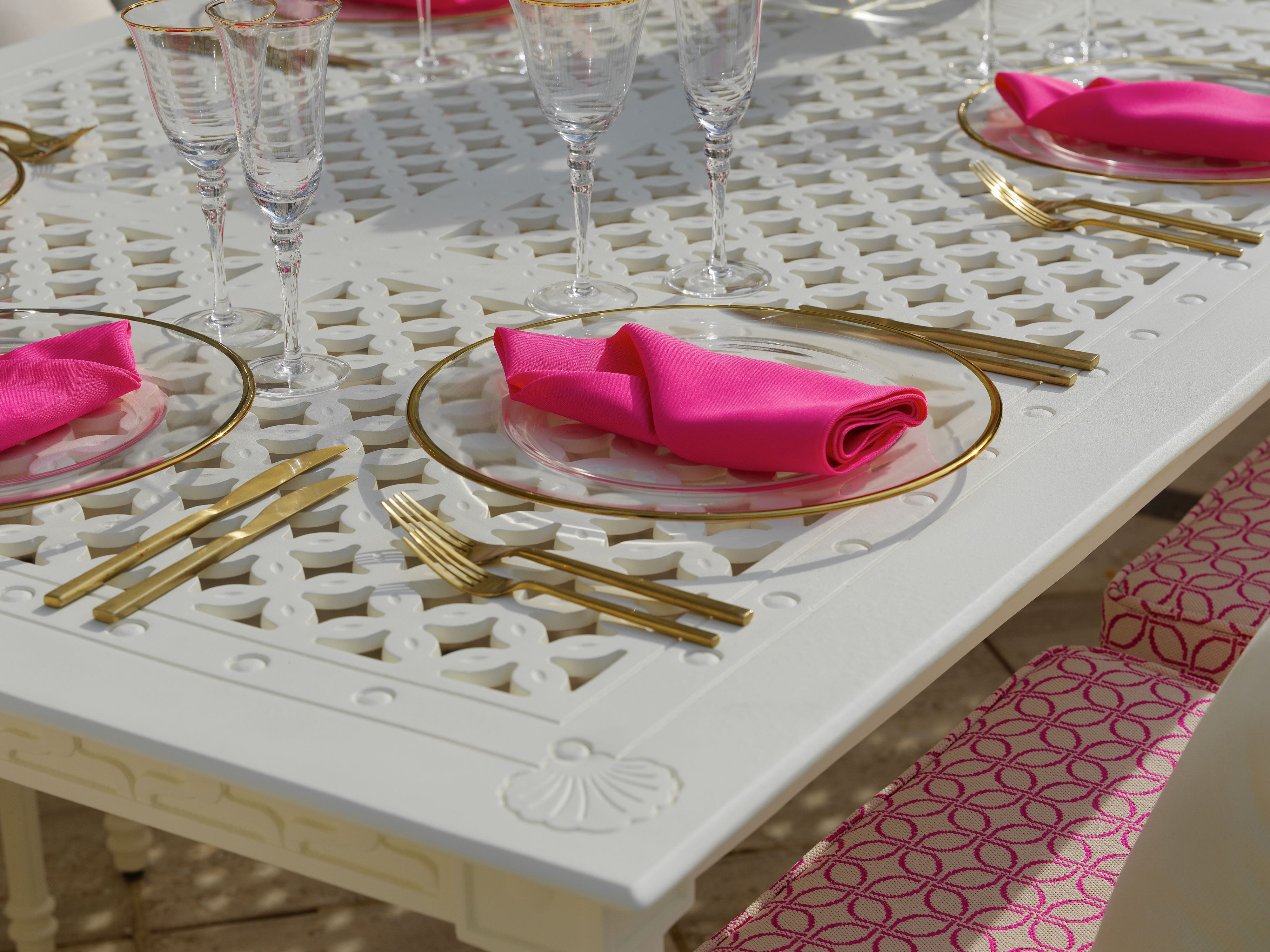 Oxleys-Furniture-Grande-2980-Table-Close-Up-2021