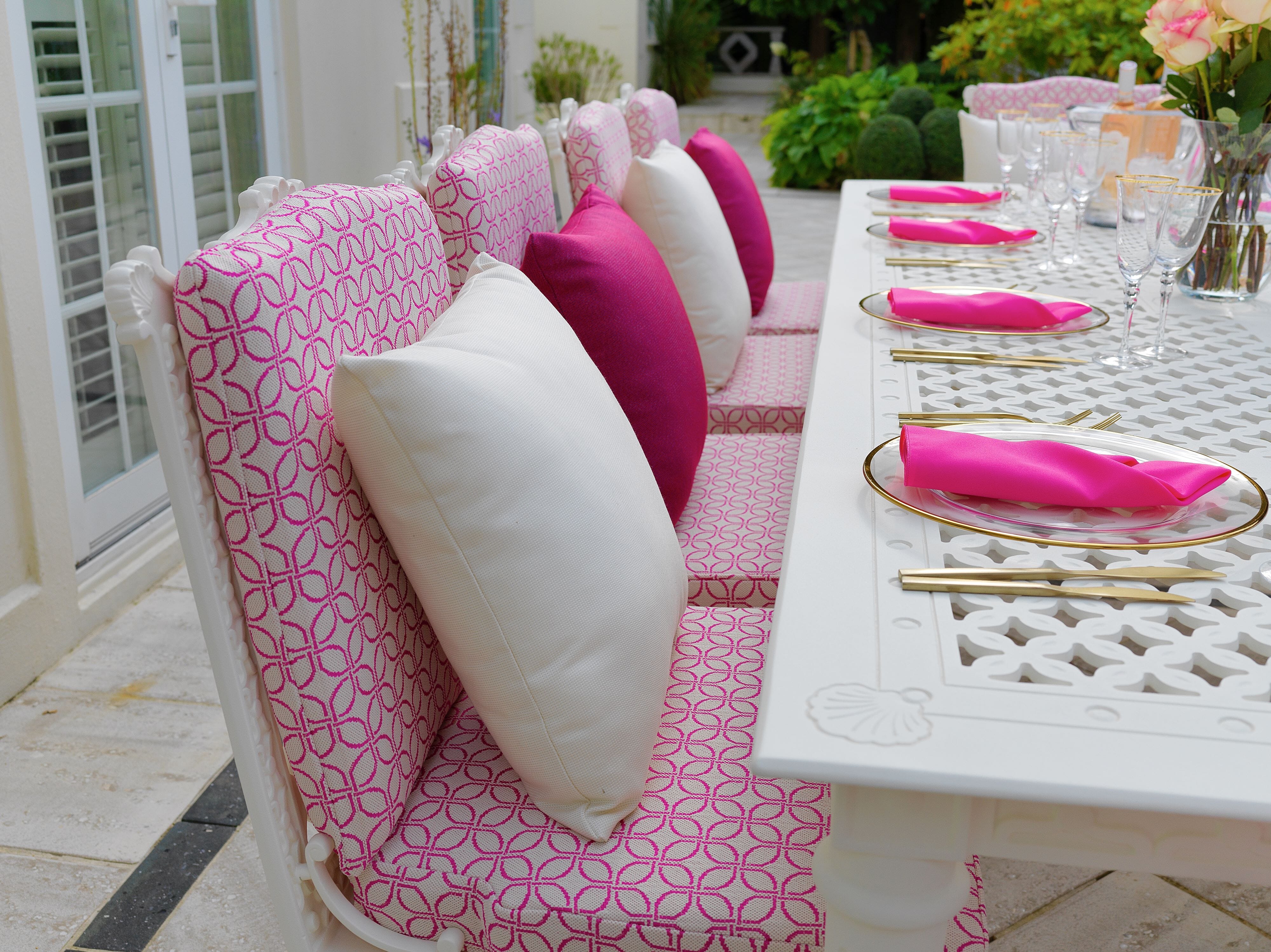 Oxleys-Furniture-Grande-2980-Table-Close-Up-4-2021