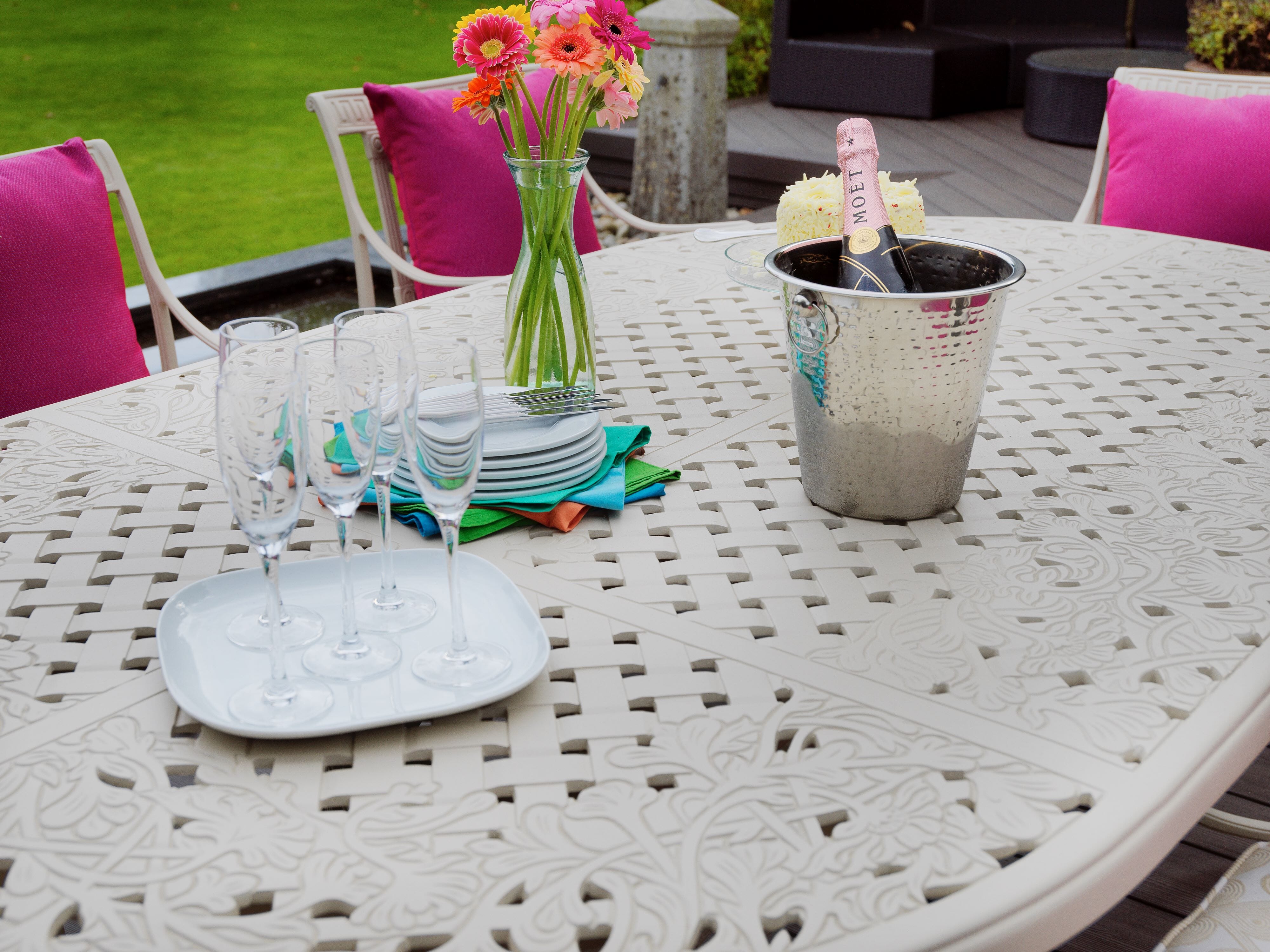 Oxleys-Furniture-Luxor-2140-Table-Close-Up-2-2021