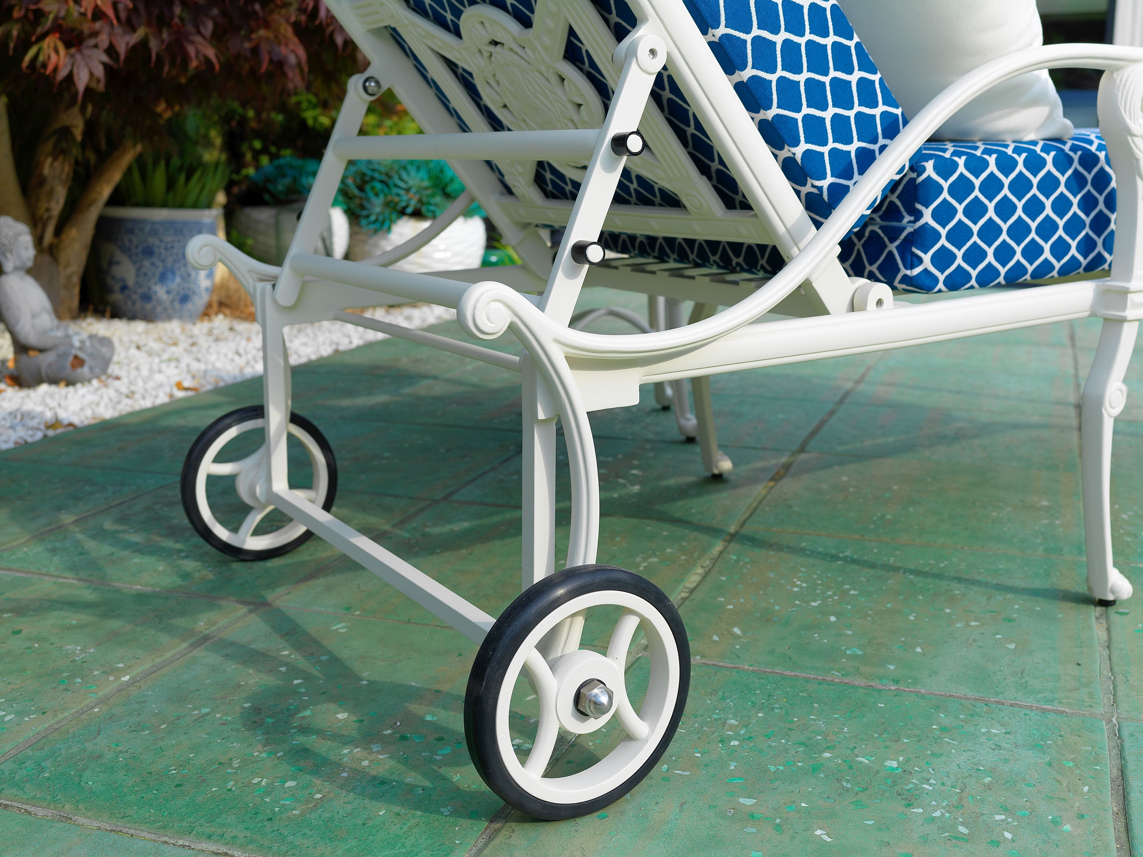 Oxleys-Furniture-Luxor-Lounger-Wheels-2021