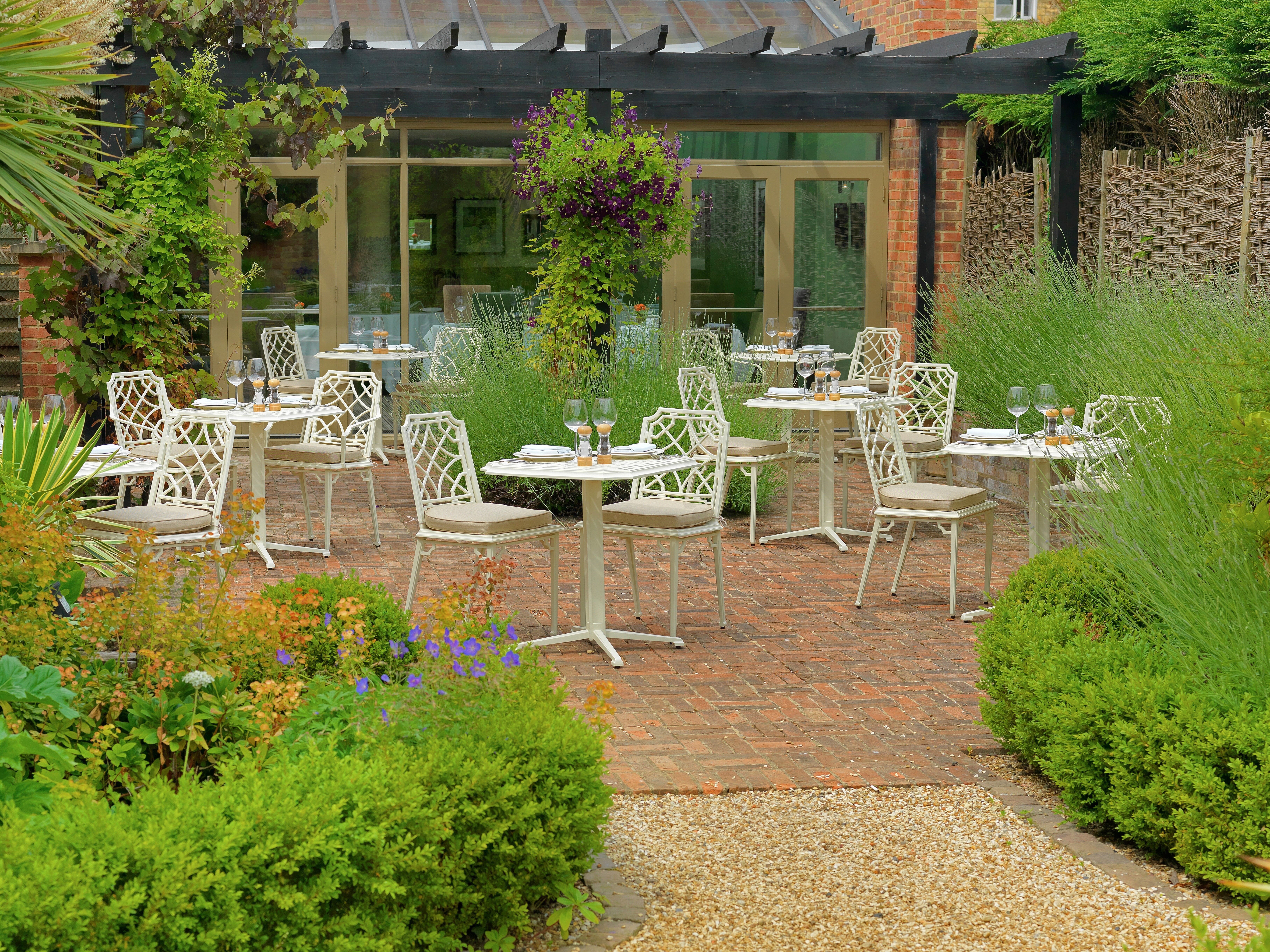 Rissington-Hotel Setting-The Maor Hotel