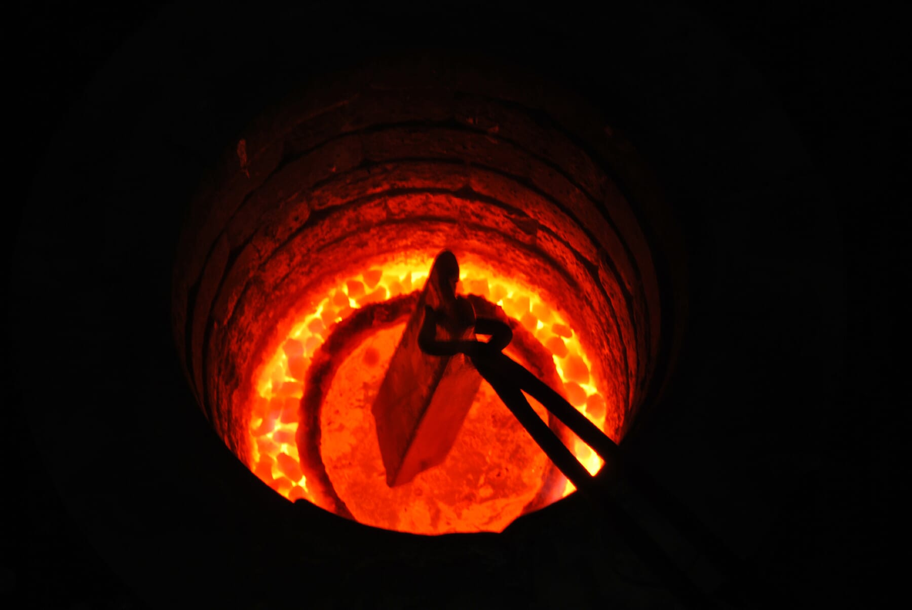 A-recycled-Aluminium-ingot-goes-into-the-furnace