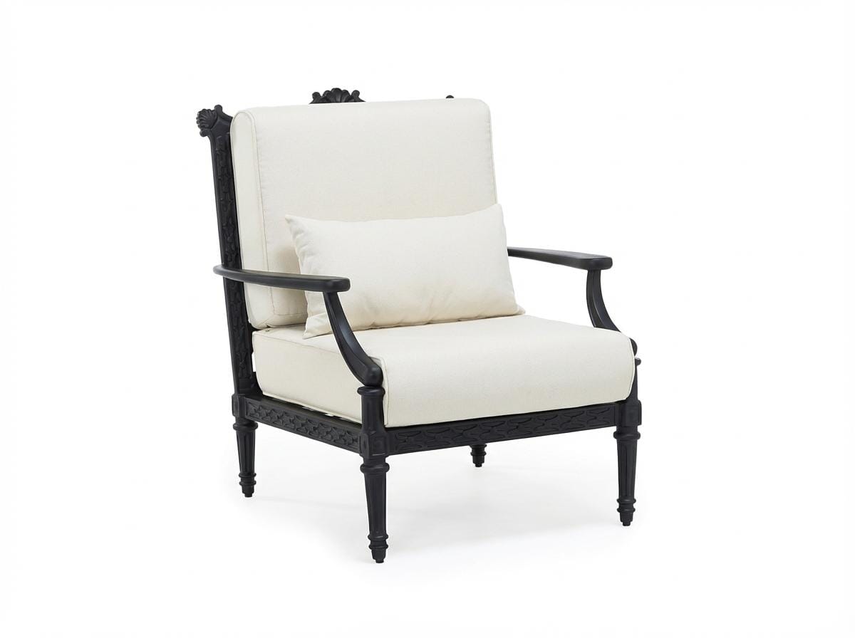 Grande_Lounge_Chair_Studio