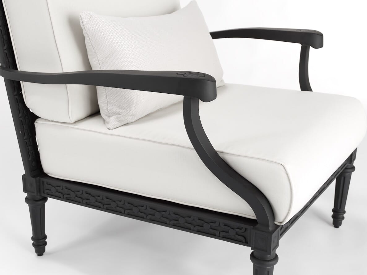 Grande_Lounge_Chair_Studio_Detail_Arms